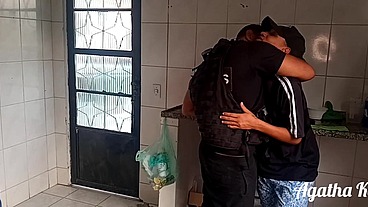 Sapatão não resiste a visita do amigo (Leo Ogro)