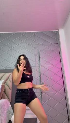 Sexy dance to Shakira's song 😌❤️