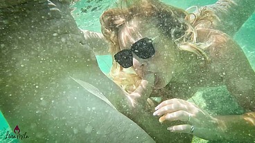 REAL LIFE UNTERWASSERSEX IM MEER?! PRIVATE URLAUBS-PUSSY BESAMUNG!