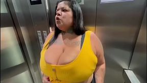 Controlei o brinquedo da safada na rua e levei ela pro meu apt pra gozar na cara dela - Firegreen2