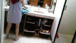 my naked mom leaves the door open