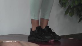 While Nomi Is on the Phone, the Slave Has an Orgasm