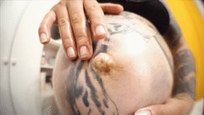 KINKY GIANTESS 9 MONTHS PREGNANT:SUPER HOT BELLY BUTTON MASTURBATION