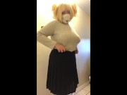 Himiko Toga cosplayer shows off ass and feet