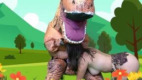 ”Cave Hottie Madi Laine Dino Blowjob”