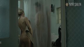 Enjoy sexy booty flashed by such a charming beauty named Kate Hudson