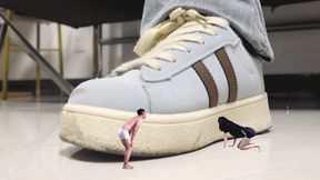 new 4K sneaker Giant rule Dwarf effect