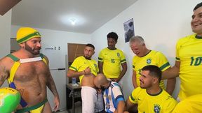 yuri gaucho - surucopa - gangbang no ritmo da copa - jogadores dotados entrando com bola e tudo!