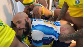 yuri gaucho - surucopa - gangbang no ritmo da copa - jogadores dotados entrando com bola e tudo!