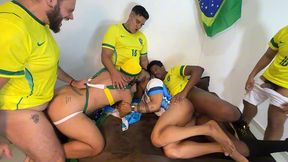 yuri gaucho - surucopa - gangbang no ritmo da copa - jogadores dotados entrando com bola e tudo!