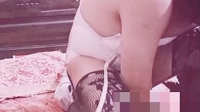 Haciendo gritar a trava pasiva crossdresser en la cama