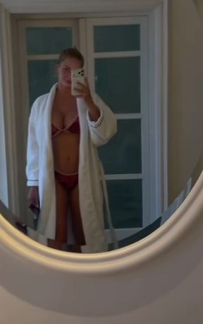 Busty Ukrainian MILF exposes her big tits in a nipslip tease