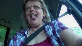 Natural boobs in the car. - TacAmateurs