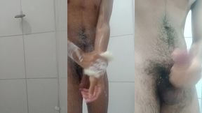 novinho gostoso tomando banho e brincando com pau ate gozar