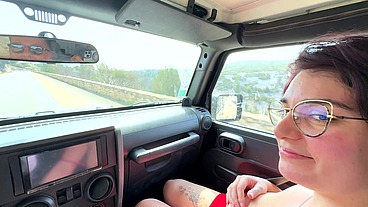 Les gros seins de Mizaki affolent le conducteur !