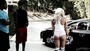 Kinky curvy blonde car washer Dahlia Sky lures two black studs for 3some