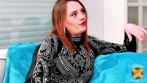 Melany, rouquine torride, se prend deux bites avec joie