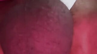 Travesti checo amateur vestido se hace una paja caliente con una corrida de polla enorme