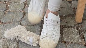 Sneaker Bunny Crush – Trampling & Limb Removal by Lana von Winter