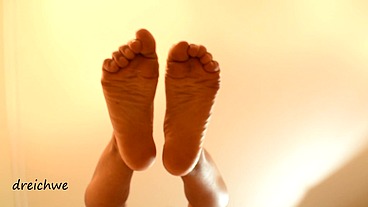 Pisando estúpidos con mis pies