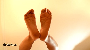 Pisando estúpidos con mis pies