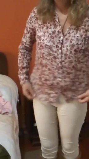 Beautiful Latina stepmother showing off erotically to get cocks rock hard.   Clip 2