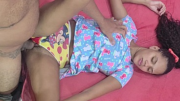 Pequena enteada - PETITE ANAL COM SEUS PEITOS PEQUENOS l