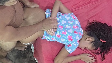 Pequena enteada - PETITE ANAL COM SEUS PEITOS PEQUENOS l