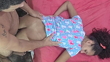 Pequena enteada - PETITE ANAL COM SEUS PEITOS PEQUENOS l