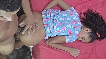 Pequena enteada - PETITE ANAL COM SEUS PEITOS PEQUENOS l
