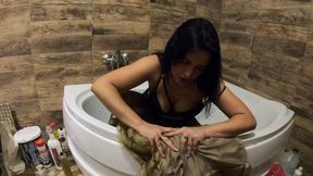 MILF in ripped pantyhose pees in bathtub while talking dirty to her