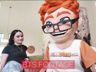 I Pound Remi Raw’s Trimmed Slit in Doggystyle for a Facial!