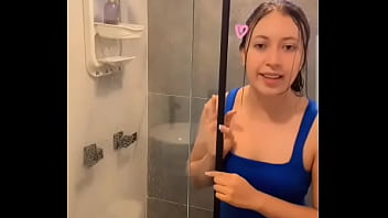 MUCHO CALOR EN MI HOGAR, DUCHA POLY