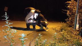 Horny MILF Gives Passionate Rimjob on a Outdoor