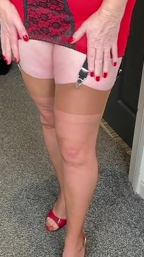 Vgq27 Aunty Sandra Stripping After a Night Out