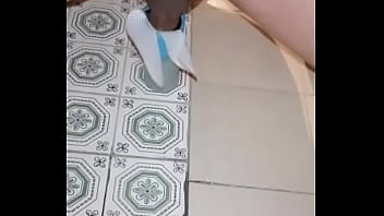 Cogiendo juguete