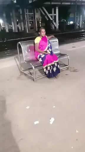 TRAIN TOILET VALI BHABHI Desi bhabhi ko desi ladke ne zam kar choda