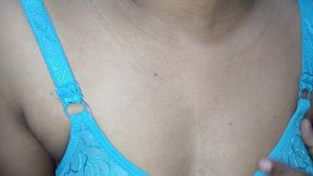 කොල්ලට කැම් එකෙන් කුක්කු පෙන්නුවා Solo along girl camshow boobs