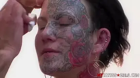 Behind the Scenes Fun Photoshoot with Ravishing Evilyn Ink and Genevieve Sinn - AltErotic