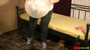 Annadevot - Played with a large balloon