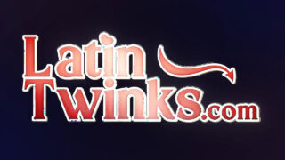 Kuumat nuoret espanjalaiset teinit ottavat intensiivistä anaaliseksiä koekuvausten sohvalla