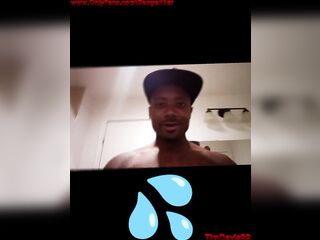 (Fetish)! Huge uncut BBC Rooster, pissing compilation #1????