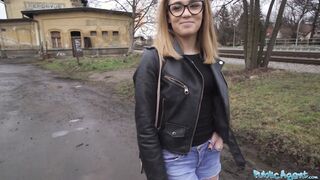 Outdoors Agent She is just 18 yo but she knows how