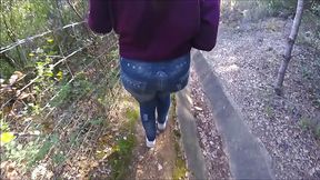 Amateur BBW brunette girl in leggings walks and piss