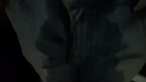 Pantalones orinados con pa&ntilde_al de tela despu&eacute_s de una noche lluviosa con delicioso orgasmo