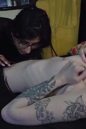 Tattooed Babe Gets Her Belly Button Cleaned up