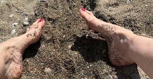 For Those Who Love Legs, I'm Having Fun in the Sand.