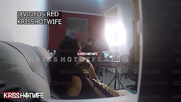Corno manso chamou um Barbeiro a domicilio, mas não esperava que eu faria uma chamada de vídeo na frente dele com vestidinho transparente, bem puta