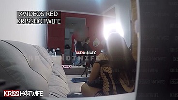 Corno manso chamou um Barbeiro a domicilio, mas não esperava que eu faria uma chamada de vídeo na frente dele com vestidinho transparente, bem puta
