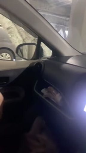 【個人撮影/顔出し】車内でガチアクメ連発！見られてるのに快感に負けて隠せずアクメし続けちゃう不倫人妻